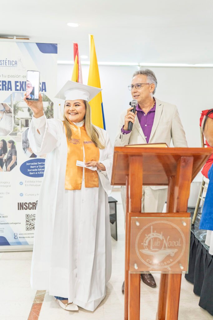 Celebramos Doble Éxito en un Solo Día! — Promoción N.º 9 en Estilismo Integral y Promoción N.º 55 en Cosmetología y Estética Integral 202