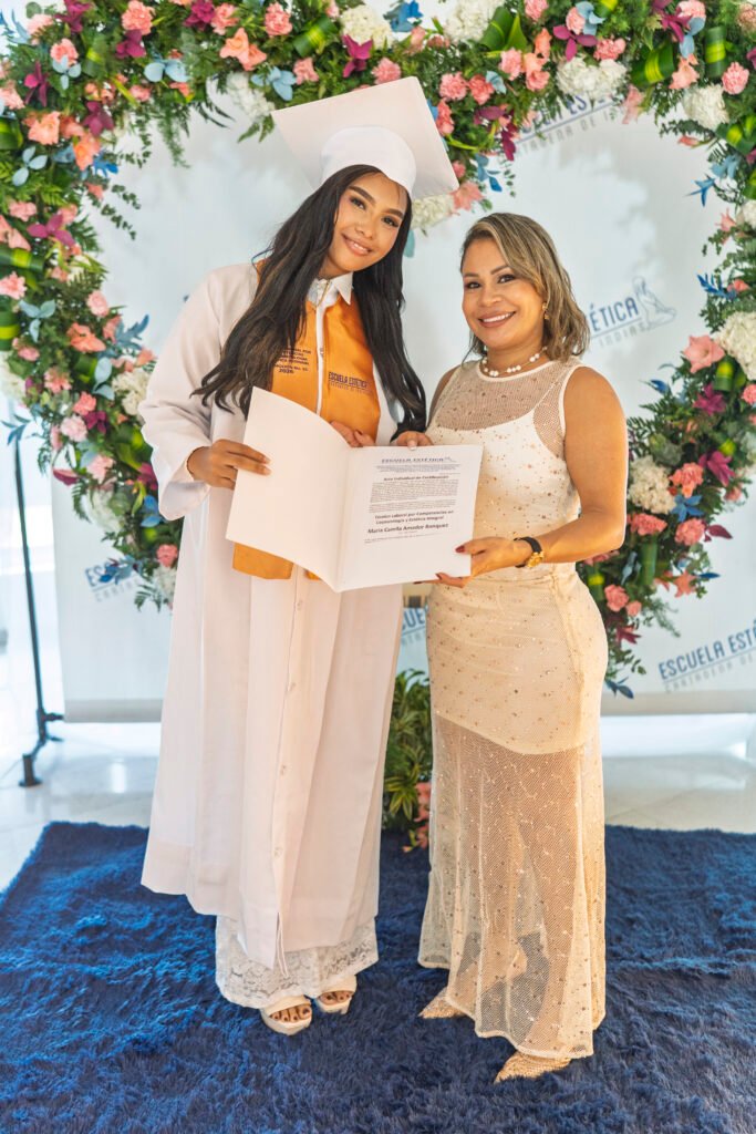 Celebramos Doble Éxito en un Solo Día! — Promoción N.º 9 en Estilismo Integral y Promoción N.º 55 en Cosmetología y Estética Integral 227